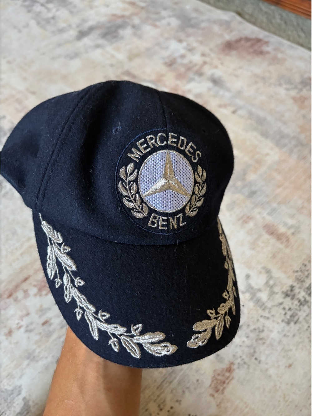 Mercedes Benz hat